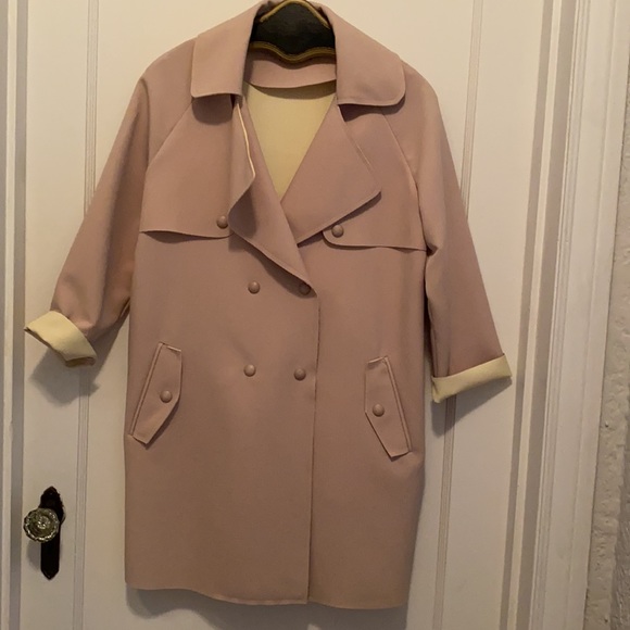 Gorgeous light weight trench style coat - Picture 1 of 12